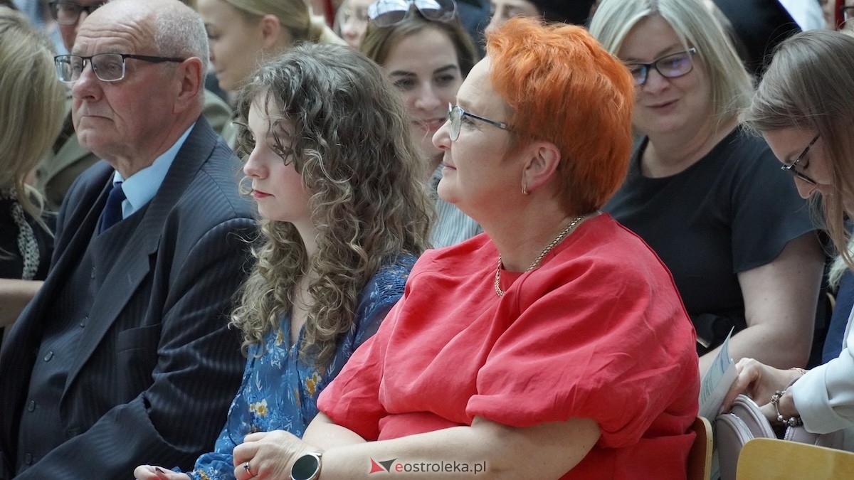 130 absolwentów odebrało dyplomy w WSAP. Po raz pierwszy wręczono tytuły magistra! [03.07.2026] - zdjęcie #74 - eOstroleka.pl