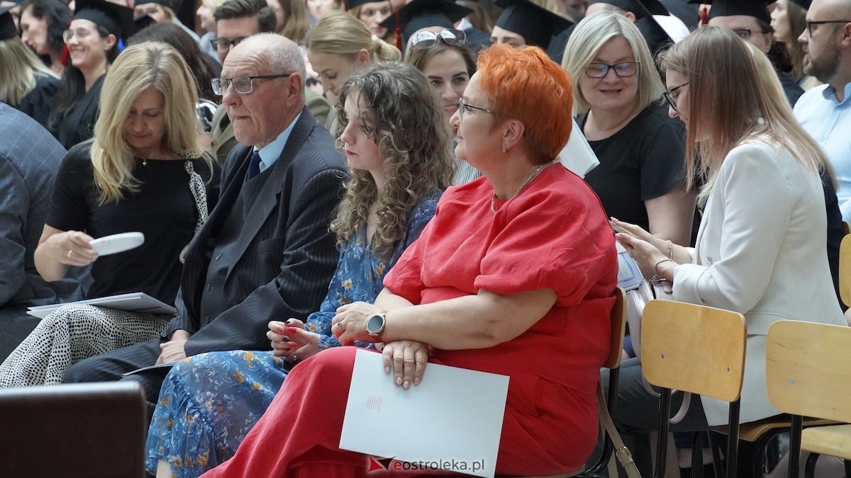 130 absolwentów odebrało dyplomy w WSAP. Po raz pierwszy wręczono tytuły magistra! [03.07.2026] - zdjęcie #73 - eOstroleka.pl