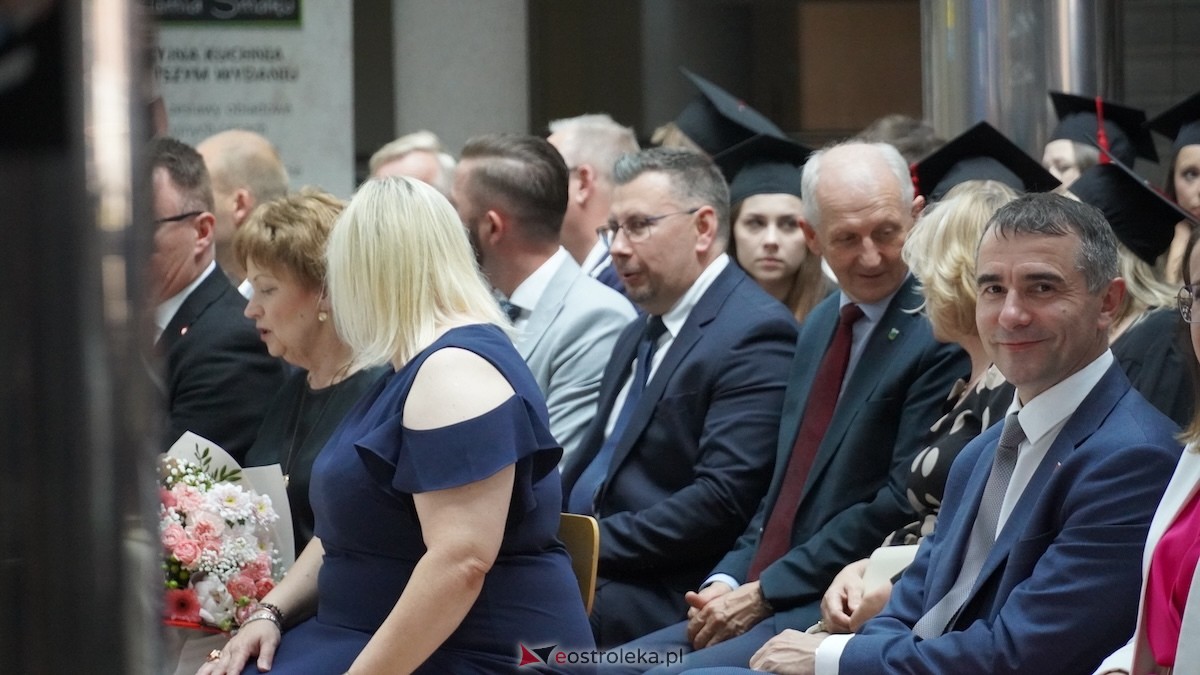 130 absolwentów odebrało dyplomy w WSAP. Po raz pierwszy wręczono tytuły magistra! [03.07.2026] - zdjęcie #71 - eOstroleka.pl