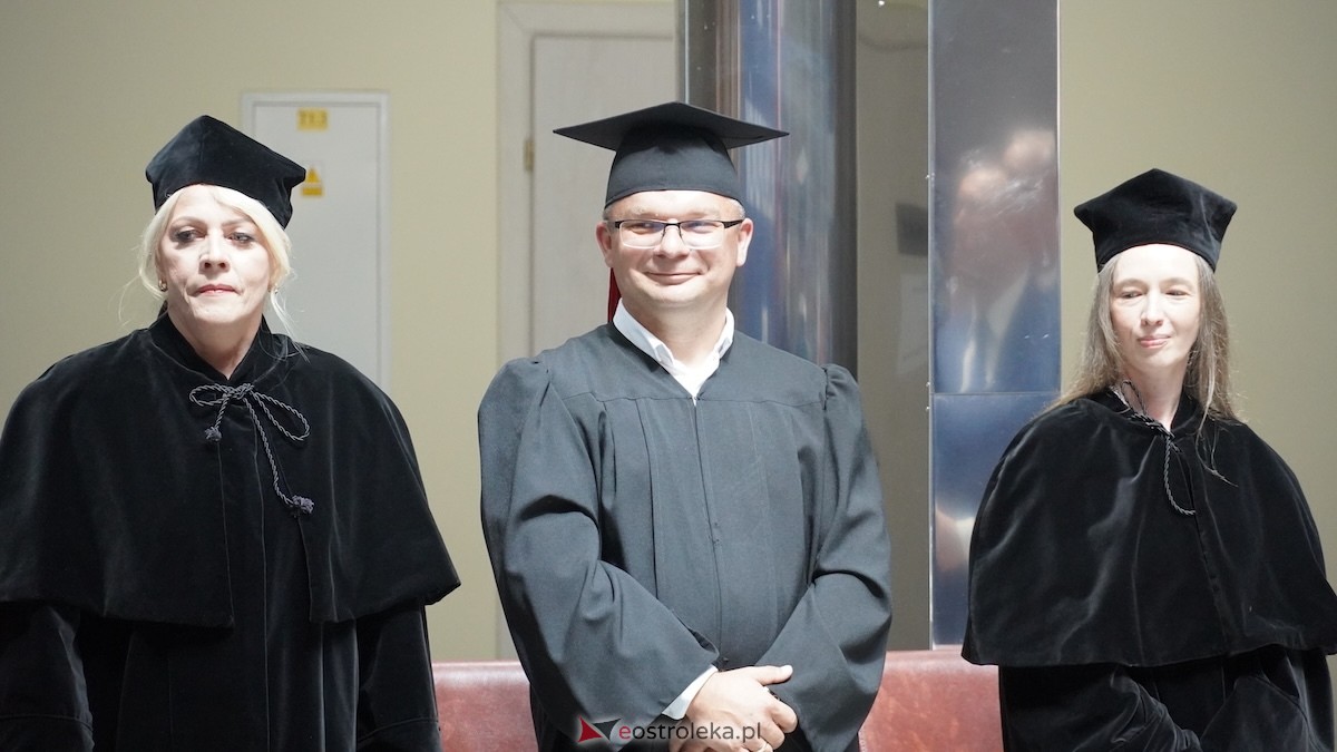 130 absolwentów odebrało dyplomy w WSAP. Po raz pierwszy wręczono tytuły magistra! [03.07.2026] - zdjęcie #67 - eOstroleka.pl