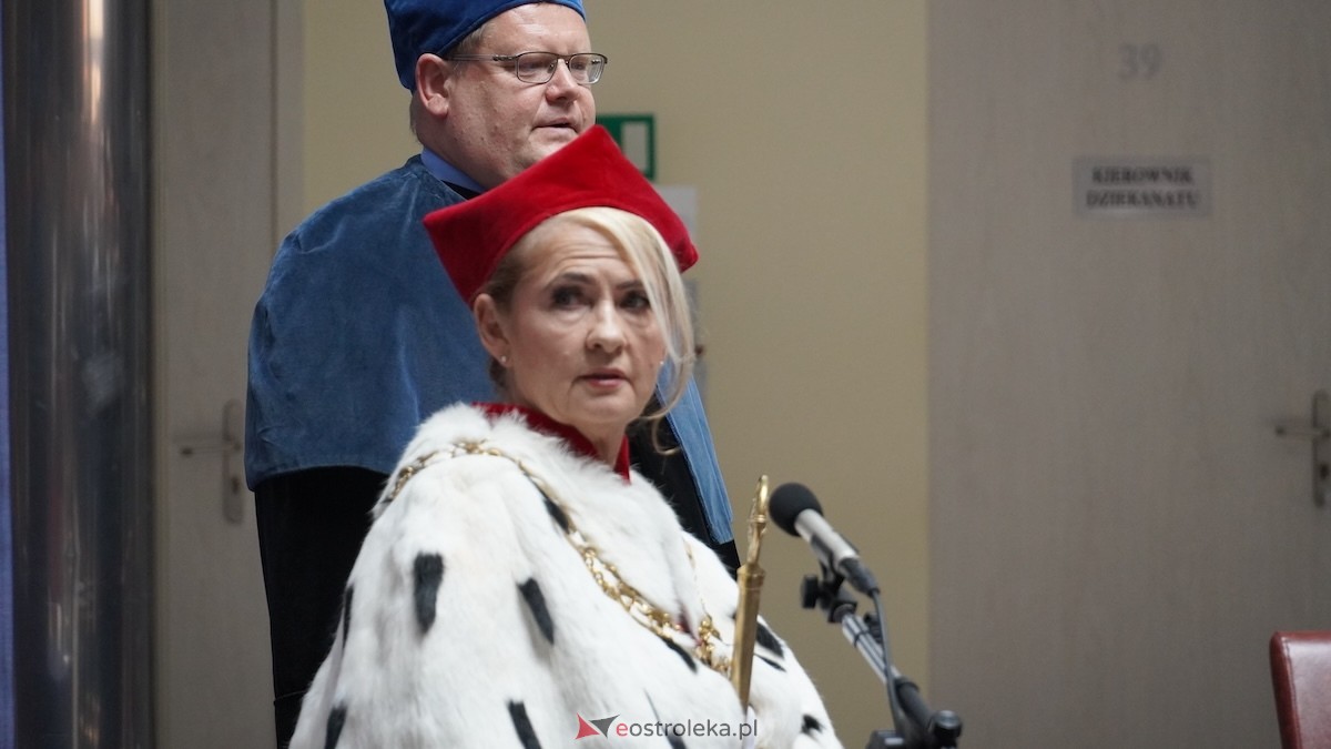 130 absolwentów odebrało dyplomy w WSAP. Po raz pierwszy wręczono tytuły magistra! [03.07.2026] - zdjęcie #66 - eOstroleka.pl