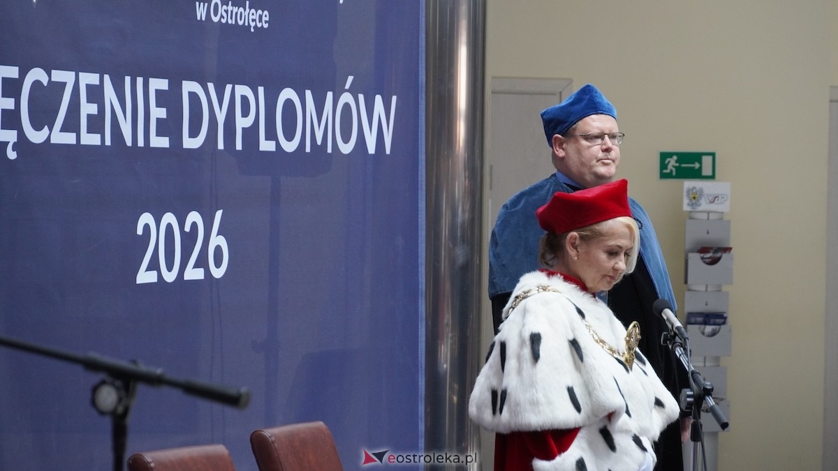 130 absolwentów odebrało dyplomy w WSAP. Po raz pierwszy wręczono tytuły magistra! [03.07.2026] - zdjęcie #65 - eOstroleka.pl