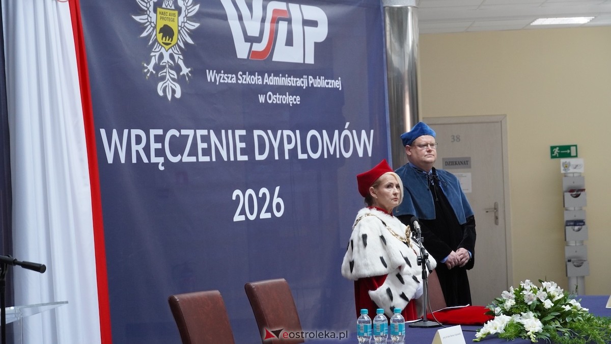 130 absolwentów odebrało dyplomy w WSAP. Po raz pierwszy wręczono tytuły magistra! [03.07.2026] - zdjęcie #64 - eOstroleka.pl