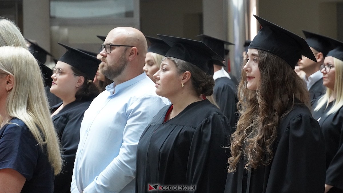130 absolwentów odebrało dyplomy w WSAP. Po raz pierwszy wręczono tytuły magistra! [03.07.2026] - zdjęcie #59 - eOstroleka.pl