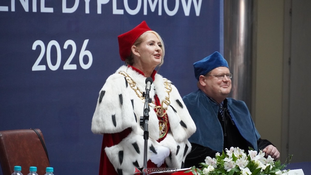 130 absolwentów odebrało dyplomy w WSAP. Po raz pierwszy wręczono tytuły magistra! [03.07.2026] - zdjęcie #58 - eOstroleka.pl