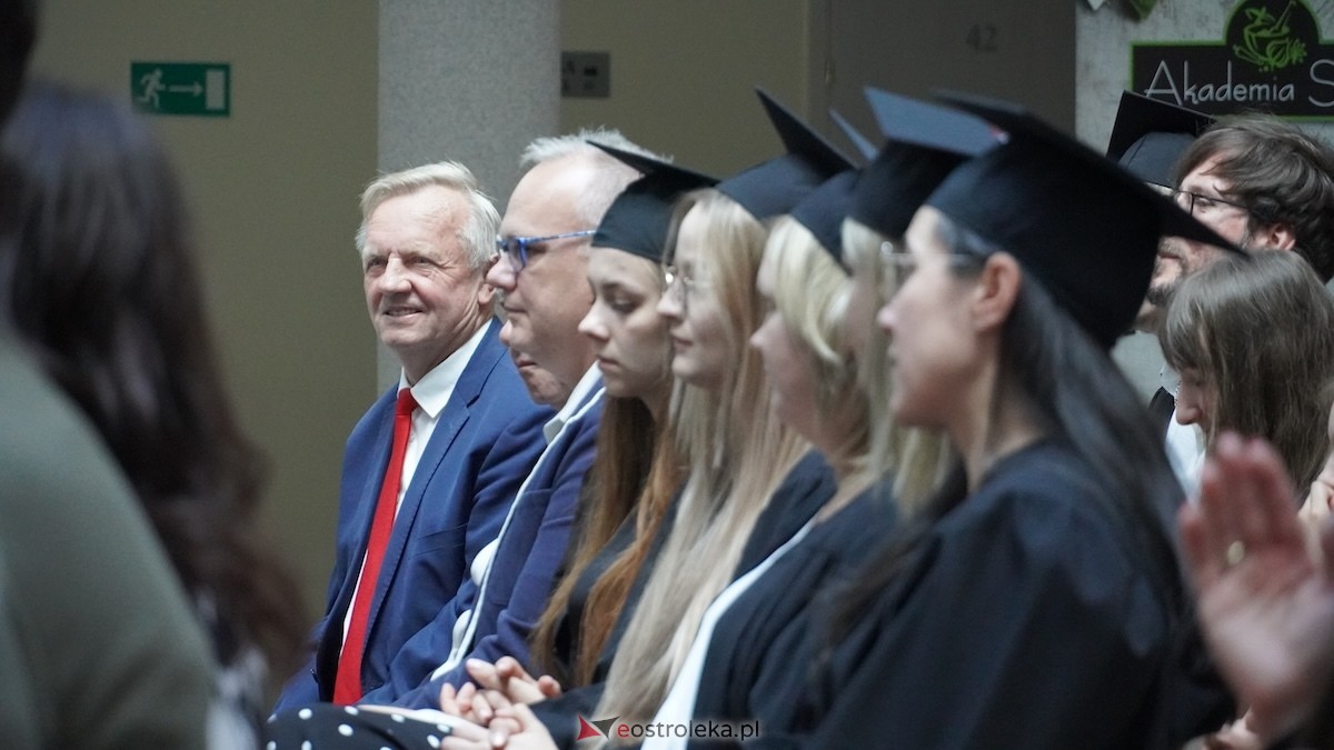 130 absolwentów odebrało dyplomy w WSAP. Po raz pierwszy wręczono tytuły magistra! [03.07.2026] - zdjęcie #56 - eOstroleka.pl