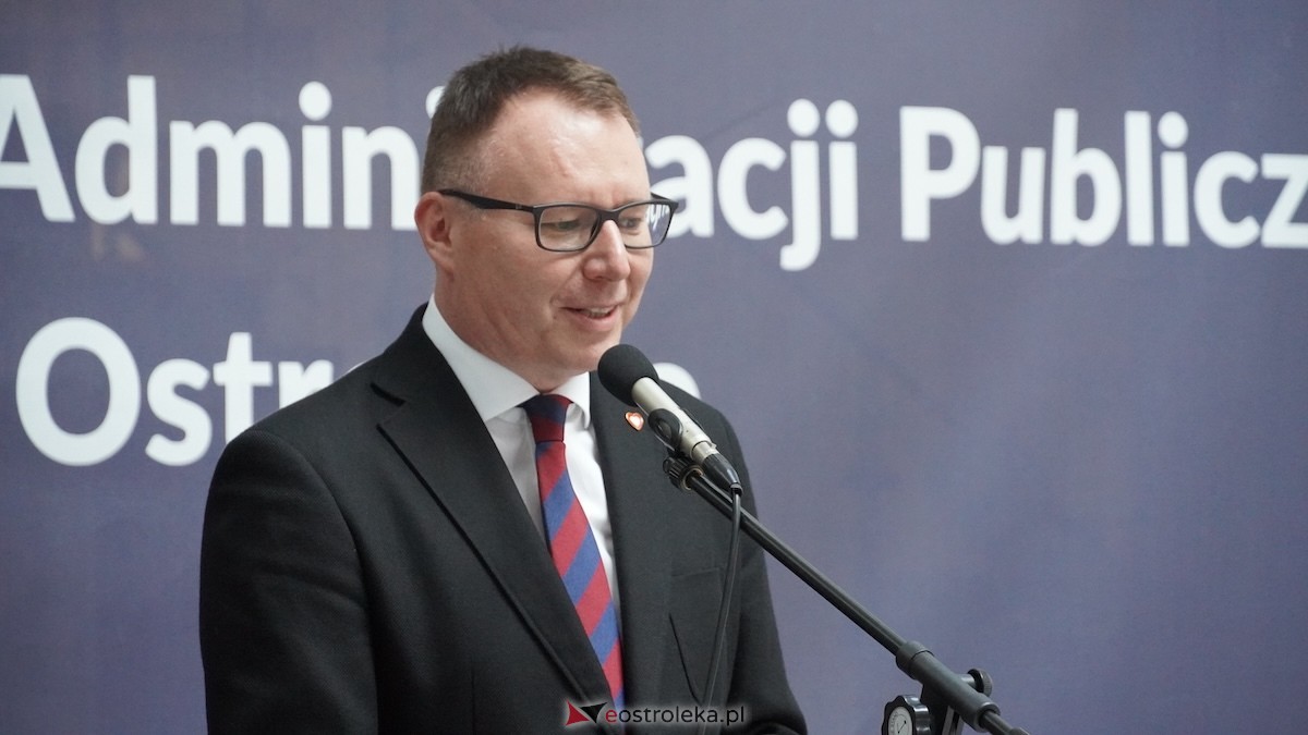 130 absolwentów odebrało dyplomy w WSAP. Po raz pierwszy wręczono tytuły magistra! [03.07.2026] - zdjęcie #52 - eOstroleka.pl