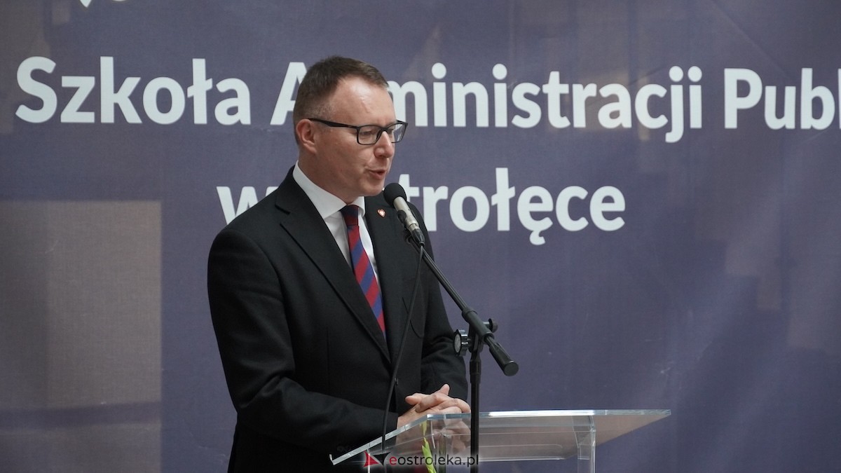 130 absolwentów odebrało dyplomy w WSAP. Po raz pierwszy wręczono tytuły magistra! [03.07.2026] - zdjęcie #51 - eOstroleka.pl