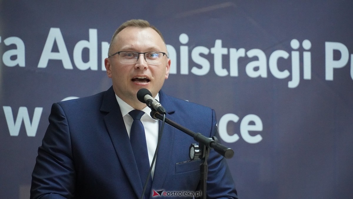130 absolwentów odebrało dyplomy w WSAP. Po raz pierwszy wręczono tytuły magistra! [03.07.2026] - zdjęcie #36 - eOstroleka.pl