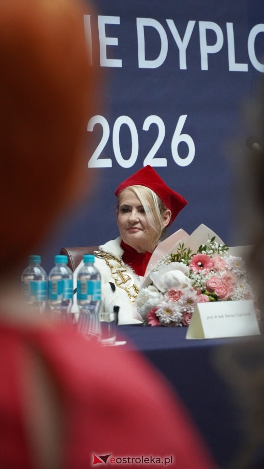 130 absolwentów odebrało dyplomy w WSAP. Po raz pierwszy wręczono tytuły magistra! [03.07.2026] - zdjęcie #34 - eOstroleka.pl