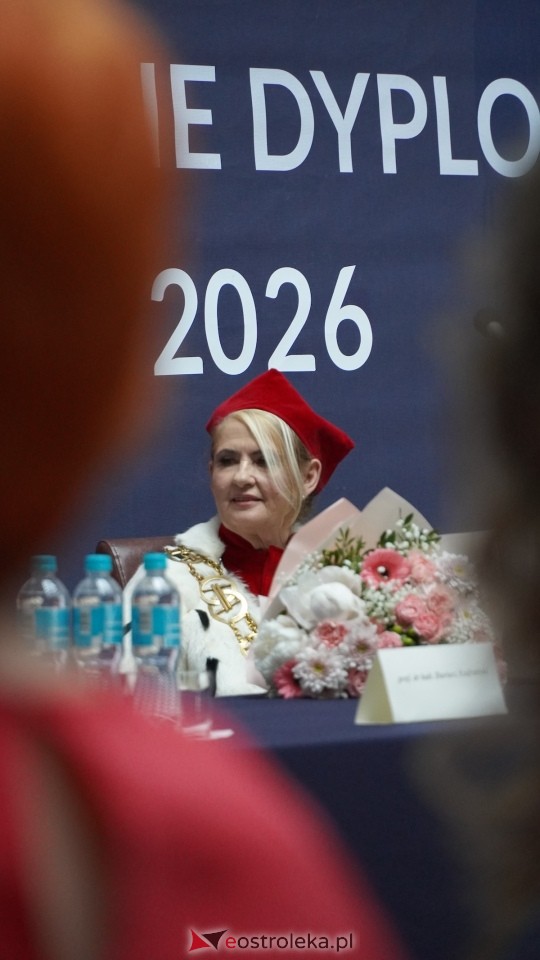 130 absolwentów odebrało dyplomy w WSAP. Po raz pierwszy wręczono tytuły magistra! [03.07.2026] - zdjęcie #33 - eOstroleka.pl