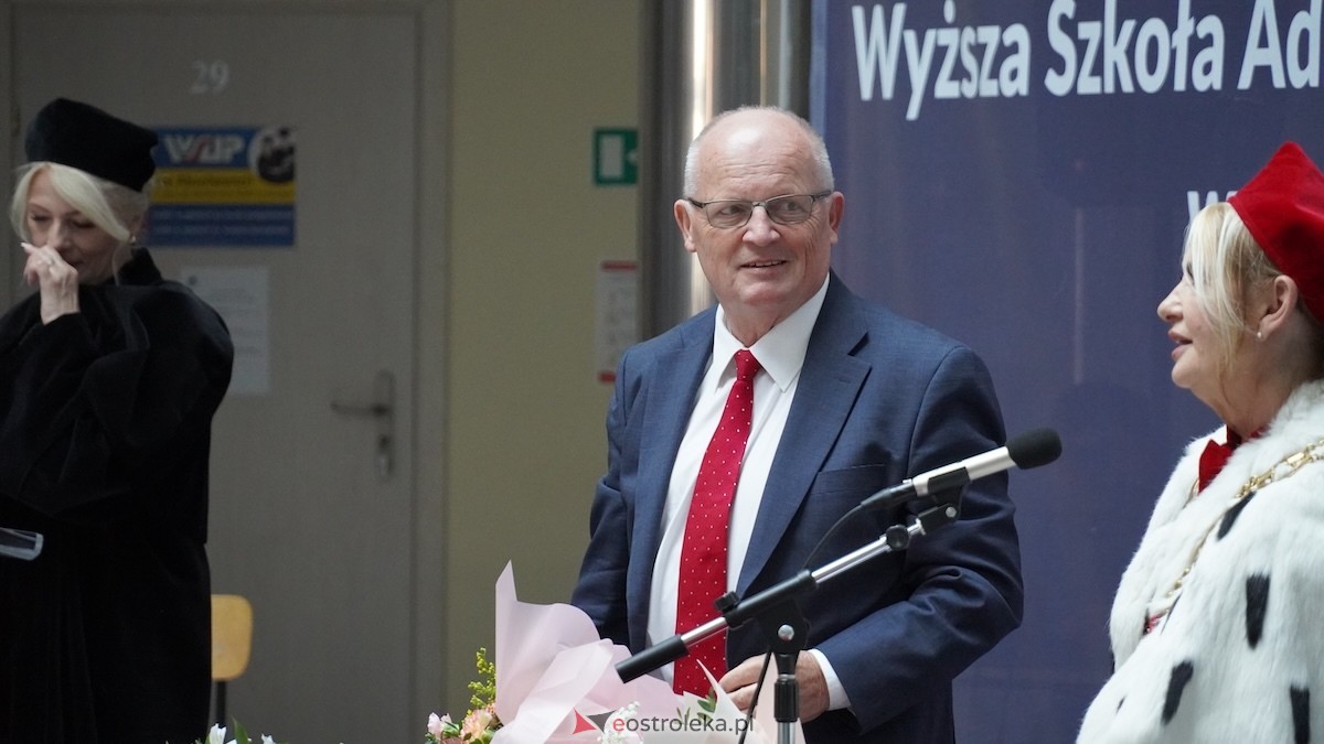 130 absolwentów odebrało dyplomy w WSAP. Po raz pierwszy wręczono tytuły magistra! [03.07.2026] - zdjęcie #17 - eOstroleka.pl