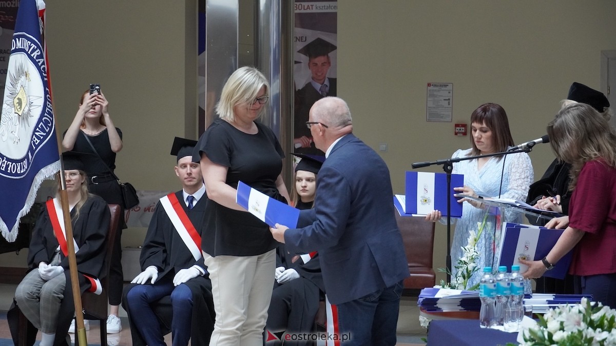 130 absolwentów odebrało dyplomy w WSAP. Po raz pierwszy wręczono tytuły magistra! [03.07.2026] - zdjęcie #11 - eOstroleka.pl