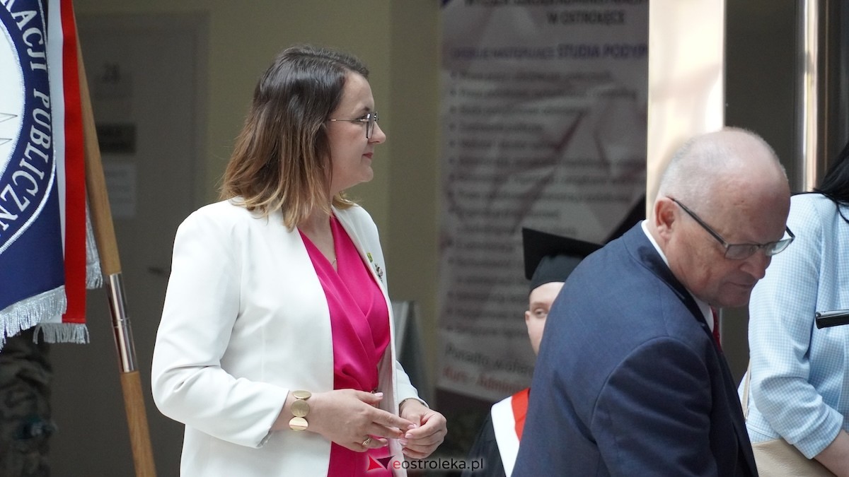 130 absolwentów odebrało dyplomy w WSAP. Po raz pierwszy wręczono tytuły magistra! [03.07.2026] - zdjęcie #8 - eOstroleka.pl