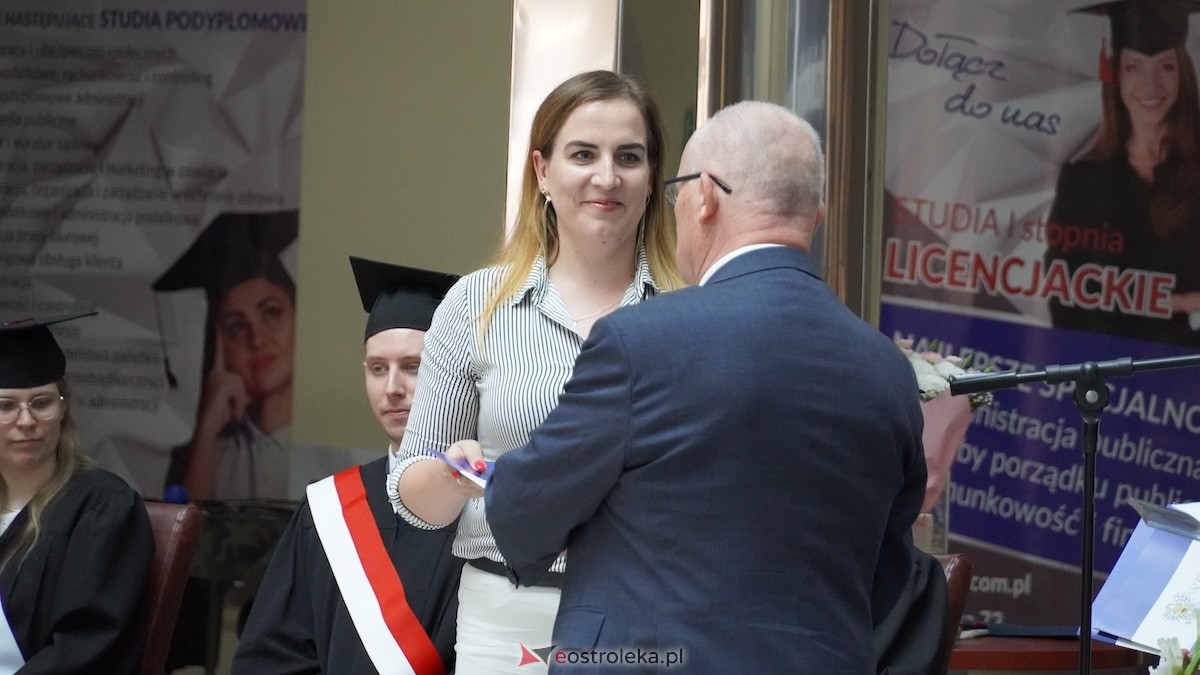 130 absolwentów odebrało dyplomy w WSAP. Po raz pierwszy wręczono tytuły magistra! [03.07.2026] - zdjęcie #1 - eOstroleka.pl
