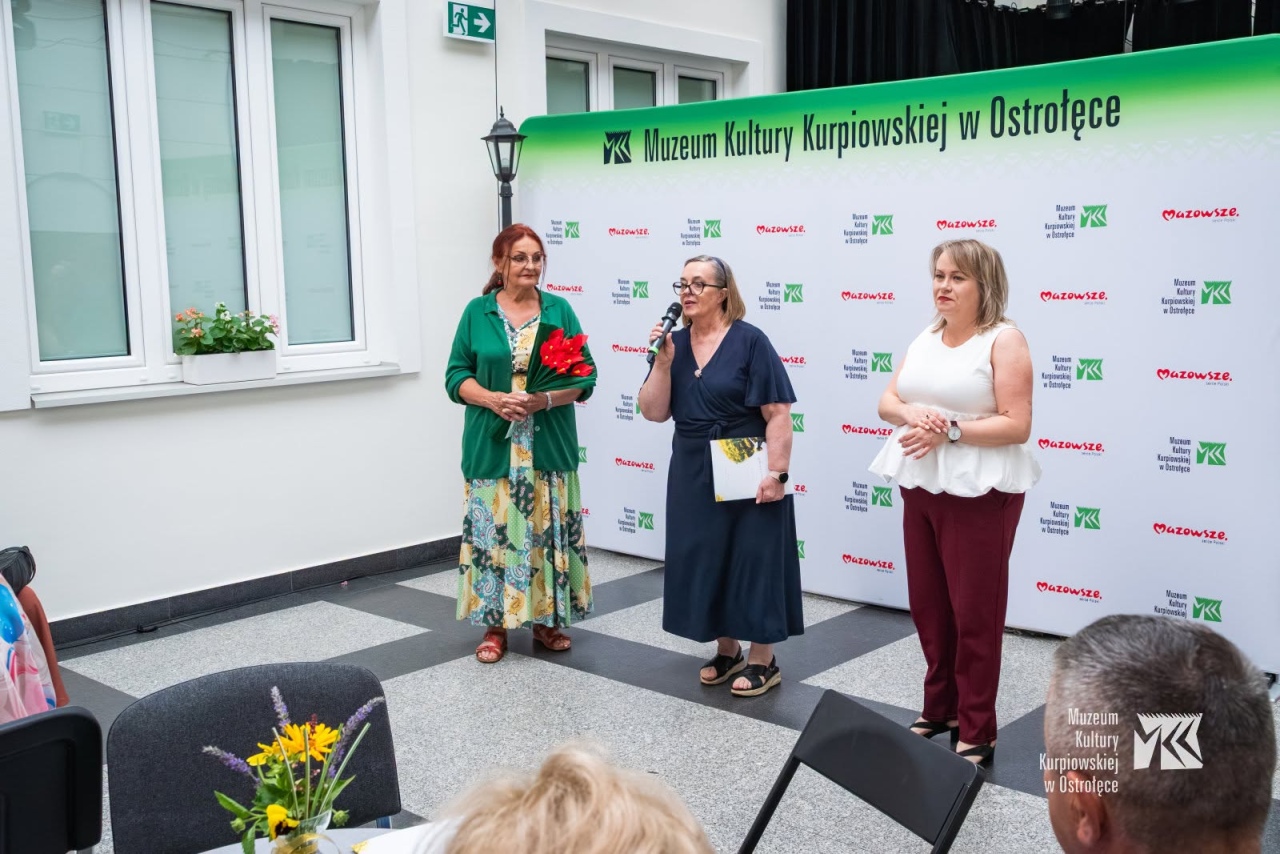 Wernisaż wystawy „W słońcu i we mgle. Natura okiem Teresy Piórkowskiej-Ciepierskiej [06.07.2026] - zdjęcie #5 - eOstroleka.pl