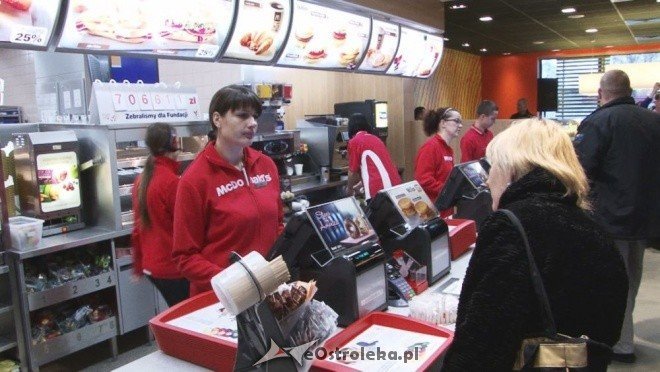 Otwarcie restauracji McDonalds w Ostrołęce [17.12.2011] - zdjęcie #2 - eOstroleka.pl