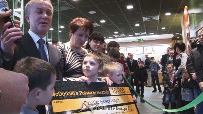 Otwarcie restauracji McDonalds w Ostrołęce [17.12.2011] - zdjęcie #27 - eOstroleka.pl