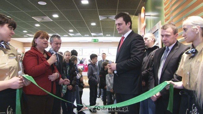 Otwarcie restauracji McDonalds w Ostrołęce [17.12.2011] - zdjęcie #24 - eOstroleka.pl