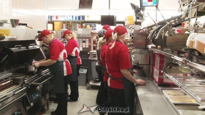 Otwarcie restauracji McDonalds w Ostrołęce [17.12.2011] - zdjęcie #9 - eOstroleka.pl