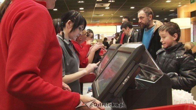 Otwarcie restauracji McDonalds w Ostrołęce [17.12.2011] - zdjęcie #5 - eOstroleka.pl