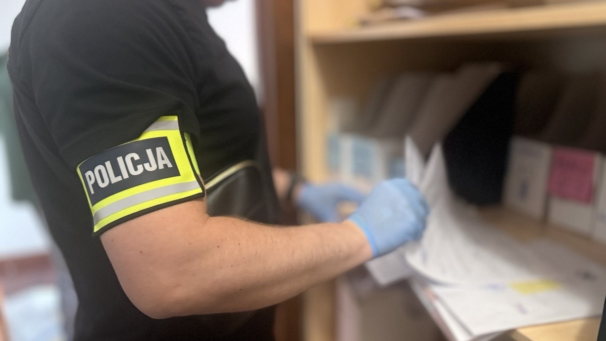 Fikcyjne szkoły, realne miliony. Afera oświatowa. fot. KWP Łódź - zdjęcie #6 - eOstroleka.pl