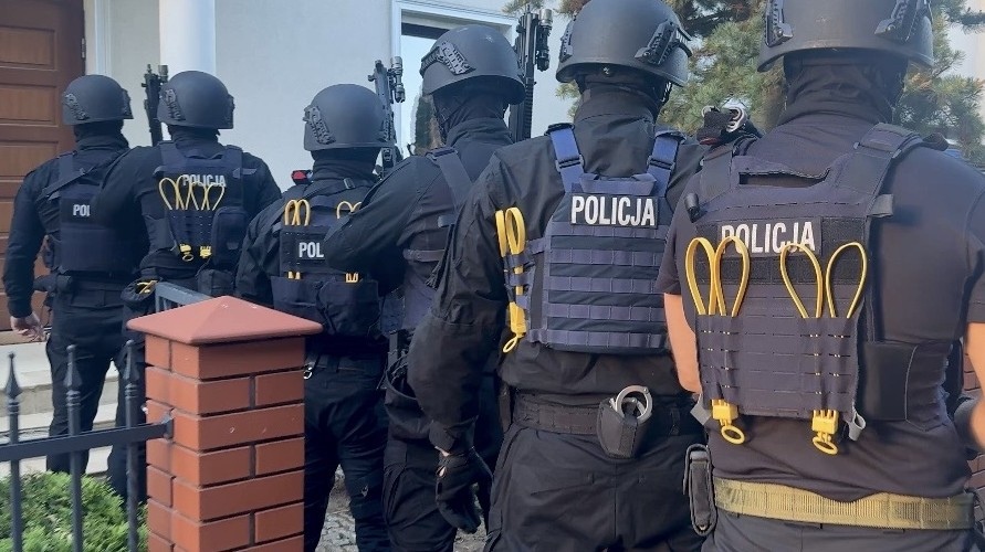Fikcyjne szkoły, realne miliony. Afera oświatowa. fot. KWP Łódź - zdjęcie #1 - eOstroleka.pl