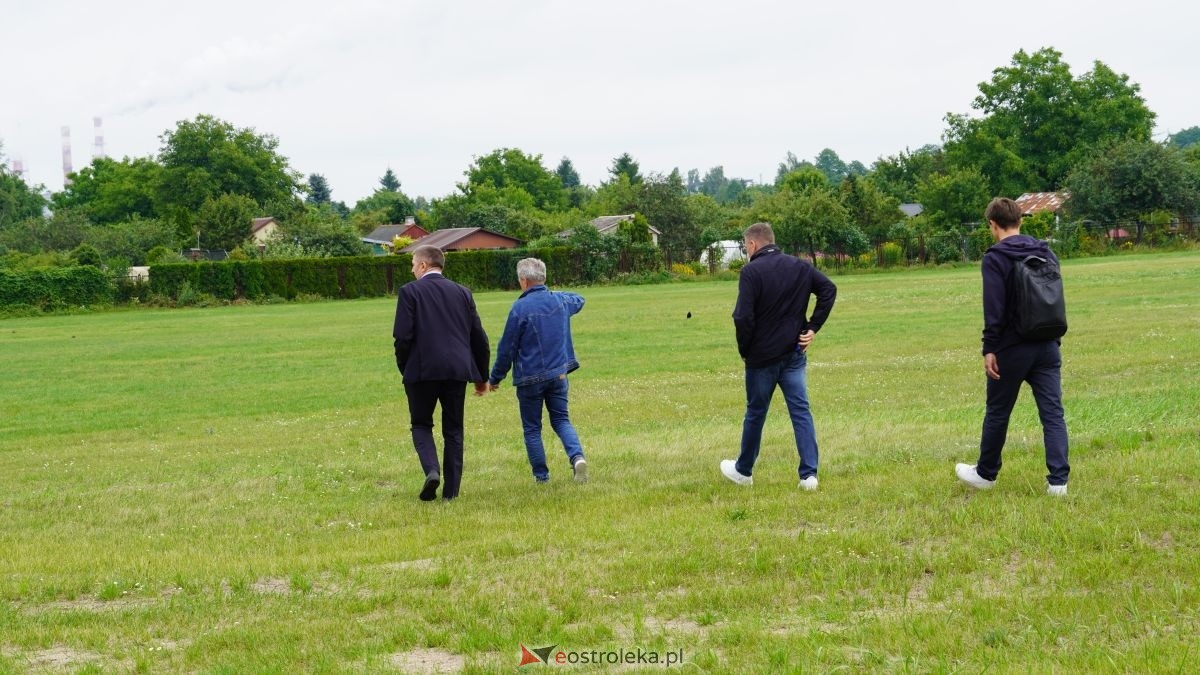 Przekazanie placu budowy stadionu lekkoatletycznego w Ostrołęce [13.07.2026] - zdjęcie #9 - eOstroleka.pl