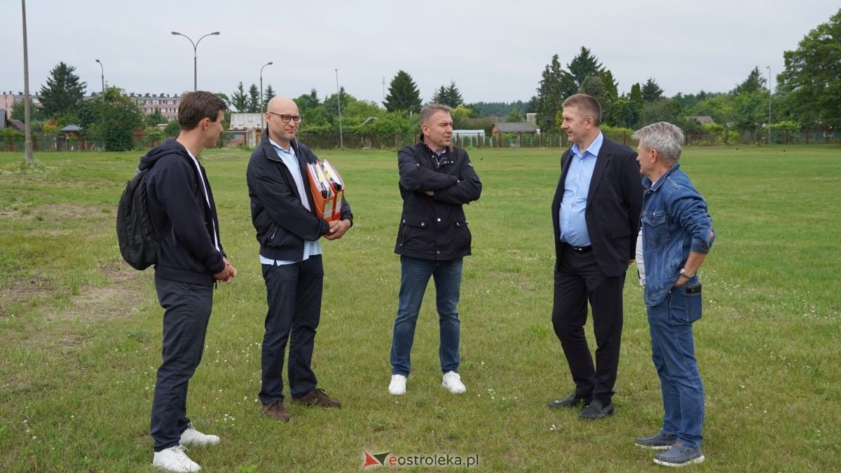 Przekazanie placu budowy stadionu lekkoatletycznego w Ostrołęce [13.07.2026] - zdjęcie #5 - eOstroleka.pl