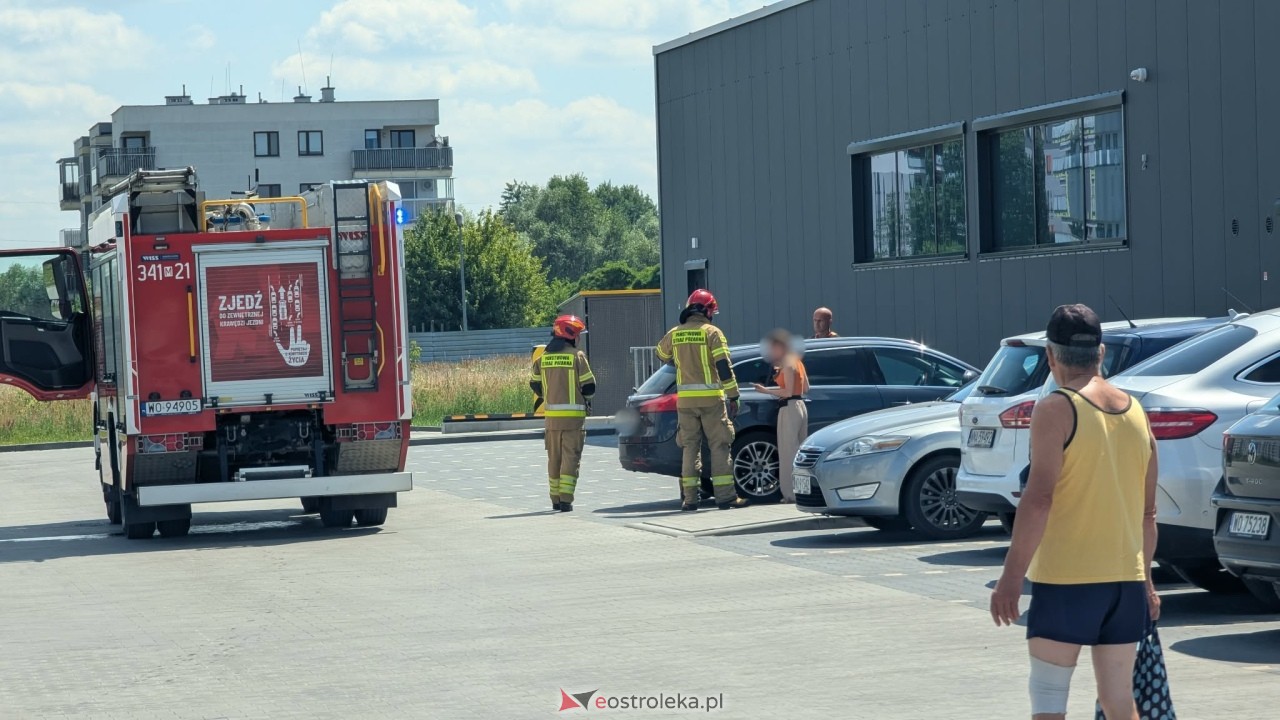Akcja ratunkowa pod marketem w Ostrołęce [16.07.2026] - zdjęcie #7 - eOstroleka.pl