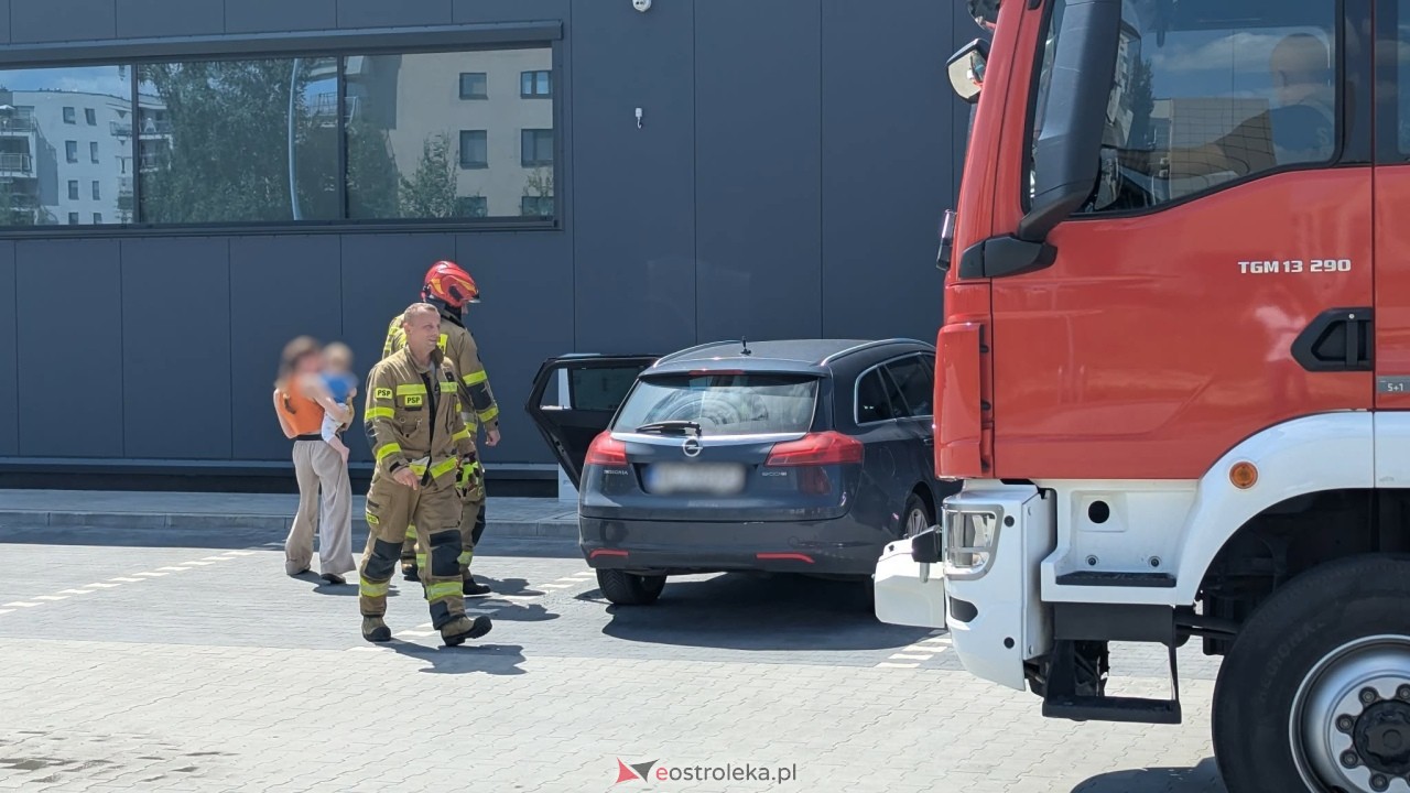 Akcja ratunkowa pod marketem w Ostrołęce [16.07.2026] - zdjęcie #1 - eOstroleka.pl
