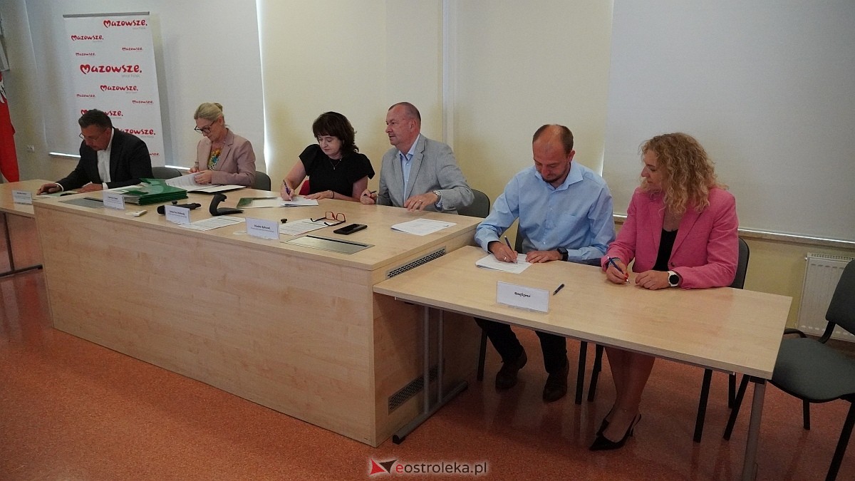 Podpisanie umów w ramach projektu Mazowsze pomaga [16.07.2026] - zdjęcie #36 - eOstroleka.pl