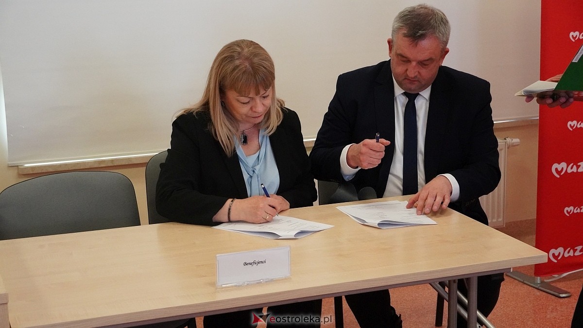 Podpisanie umów w ramach projektu Mazowsze pomaga [16.07.2026] - zdjęcie #33 - eOstroleka.pl