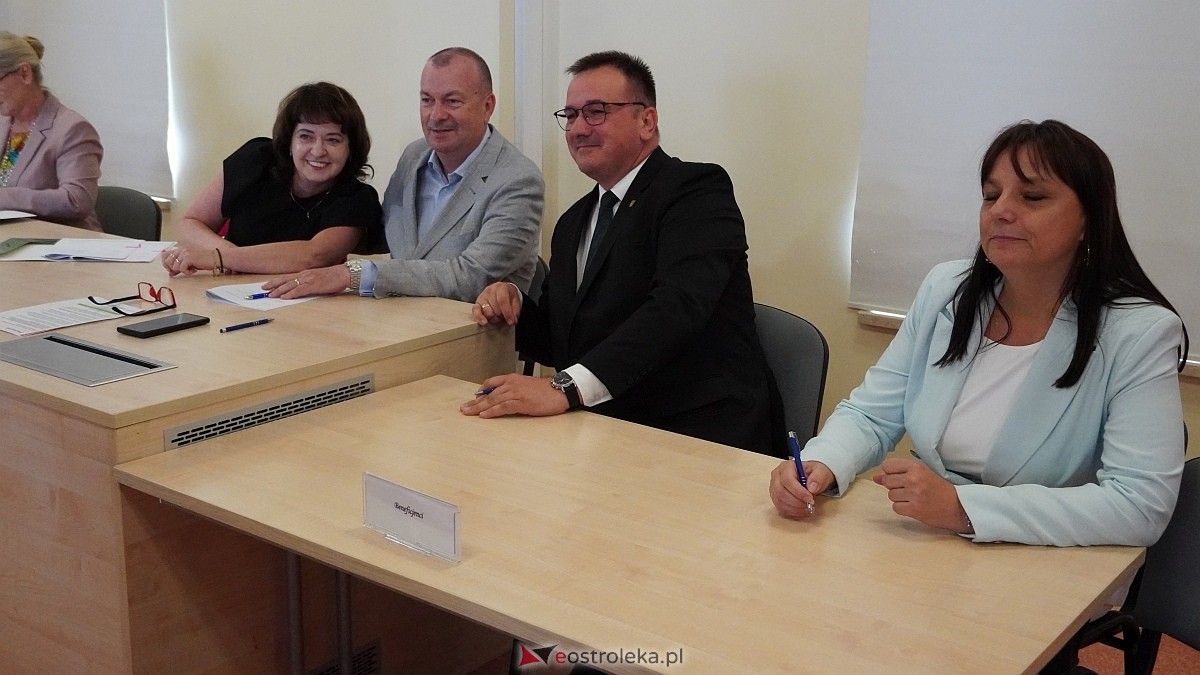 Podpisanie umów w ramach projektu Mazowsze pomaga [16.07.2026] - zdjęcie #28 - eOstroleka.pl