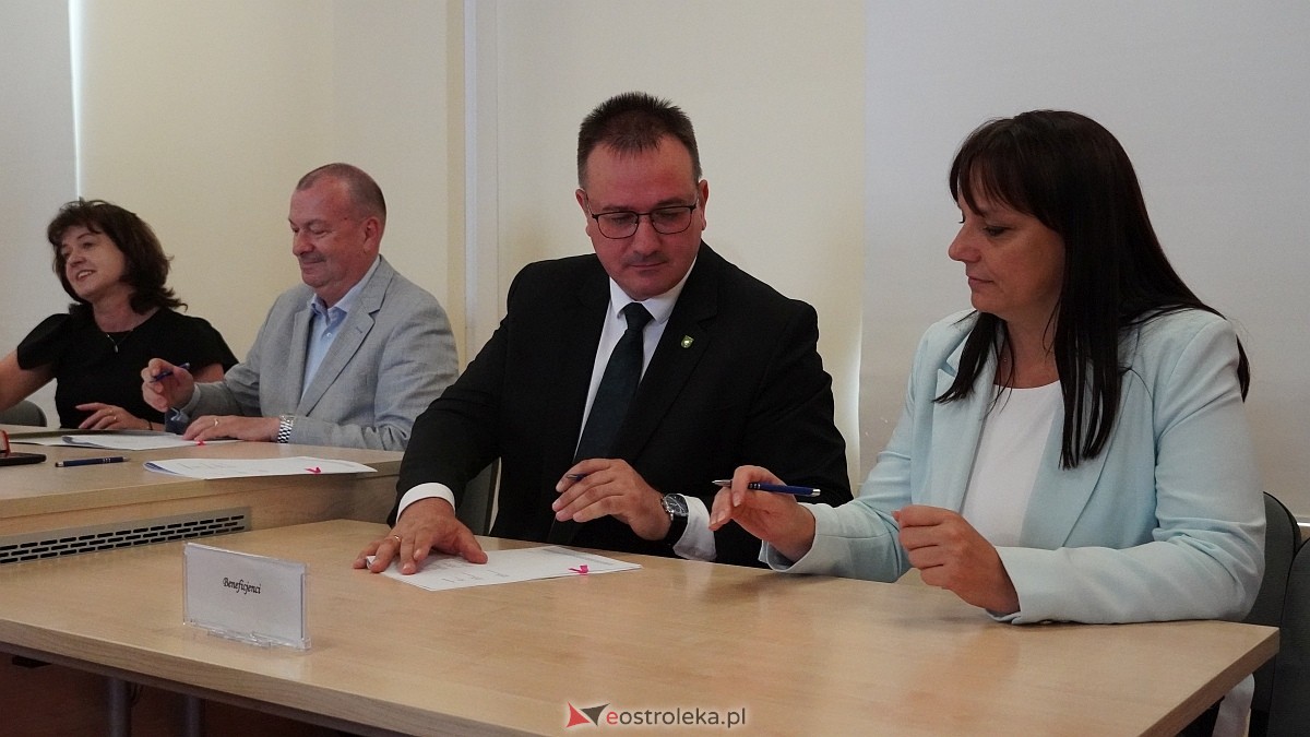 Podpisanie umów w ramach projektu Mazowsze pomaga [16.07.2026] - zdjęcie #27 - eOstroleka.pl