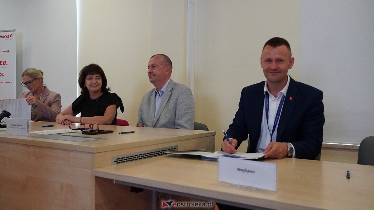 Podpisanie umów w ramach projektu Mazowsze pomaga [16.07.2026] - zdjęcie #25 - eOstroleka.pl