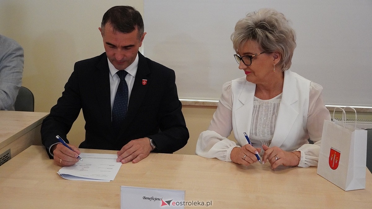 Podpisanie umów w ramach projektu Mazowsze pomaga [16.07.2026] - zdjęcie #23 - eOstroleka.pl
