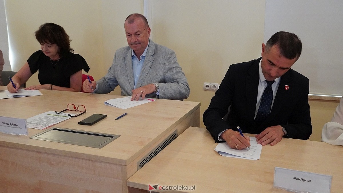 Podpisanie umów w ramach projektu Mazowsze pomaga [16.07.2026] - zdjęcie #22 - eOstroleka.pl