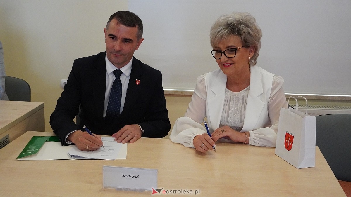 Podpisanie umów w ramach projektu Mazowsze pomaga [16.07.2026] - zdjęcie #21 - eOstroleka.pl