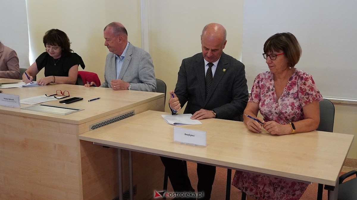 Podpisanie umów w ramach projektu Mazowsze pomaga [16.07.2026] - zdjęcie #19 - eOstroleka.pl