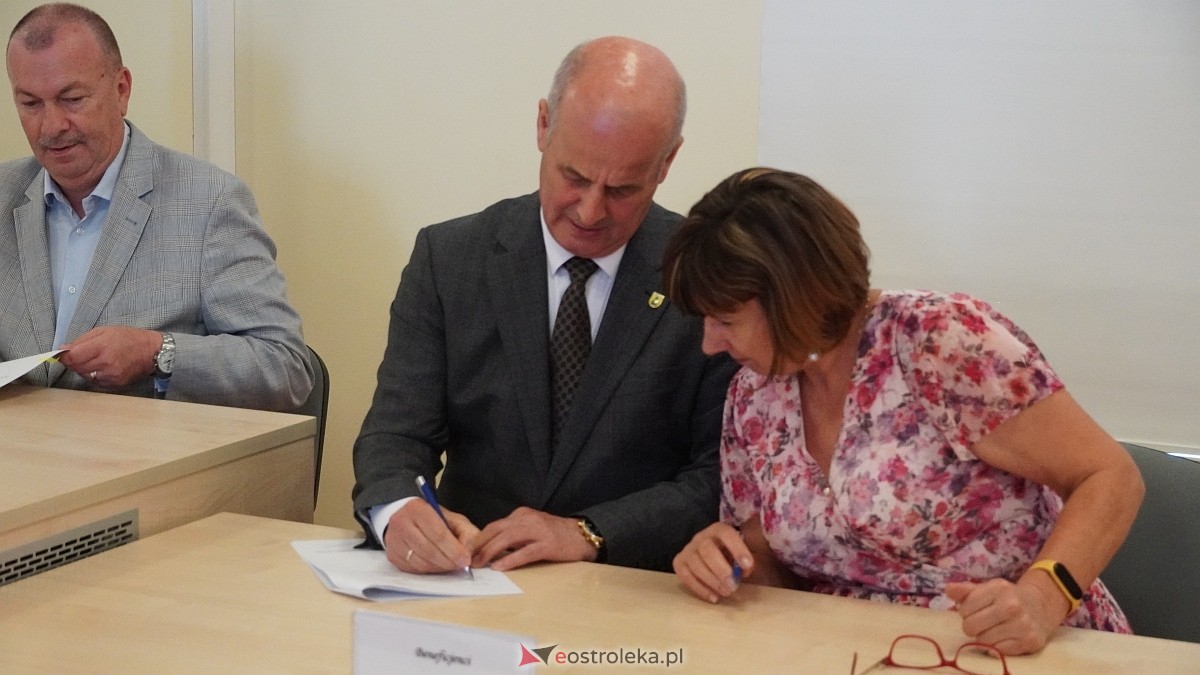 Podpisanie umów w ramach projektu Mazowsze pomaga [16.07.2026] - zdjęcie #18 - eOstroleka.pl