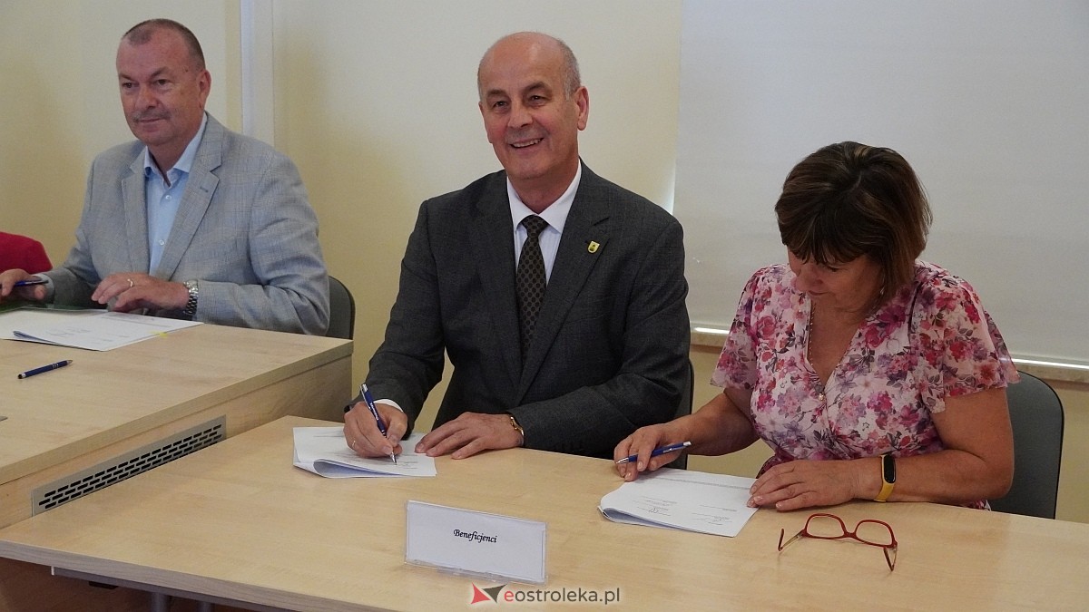 Podpisanie umów w ramach projektu Mazowsze pomaga [16.07.2026] - zdjęcie #17 - eOstroleka.pl