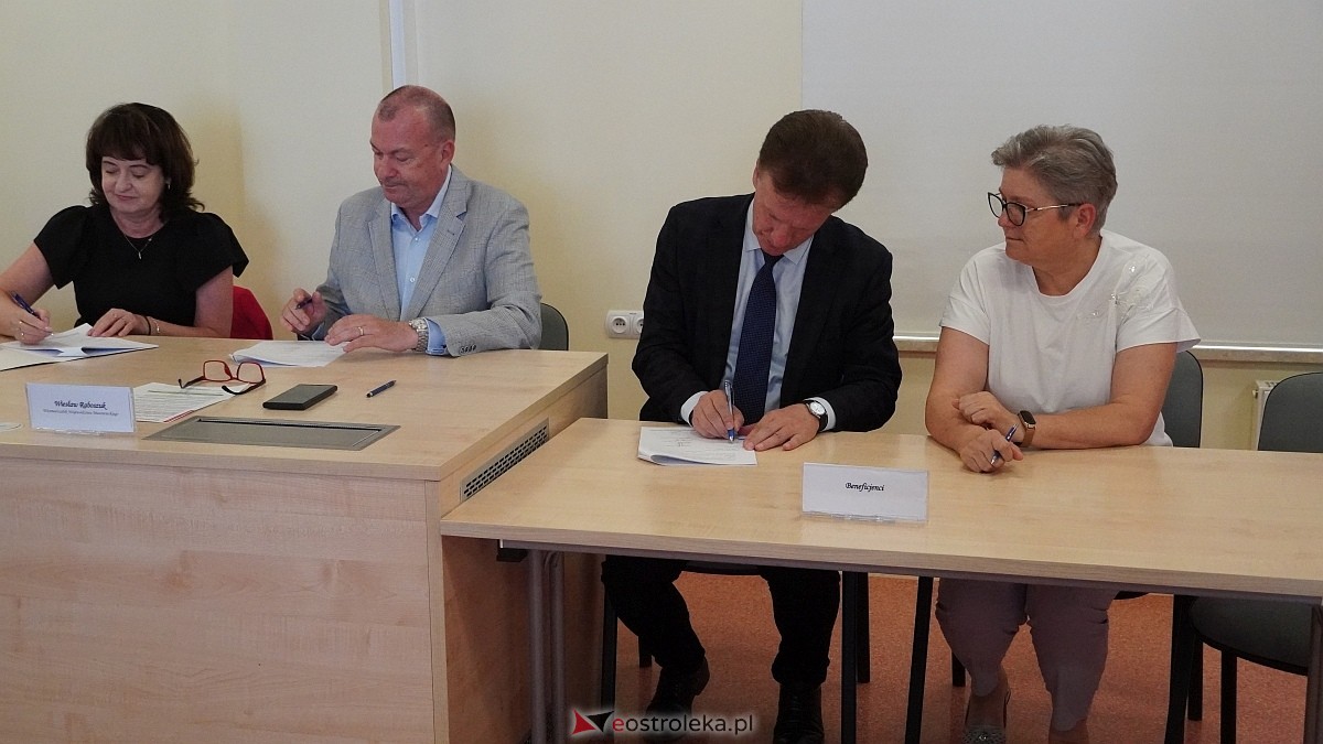 Podpisanie umów w ramach projektu Mazowsze pomaga [16.07.2026] - zdjęcie #13 - eOstroleka.pl