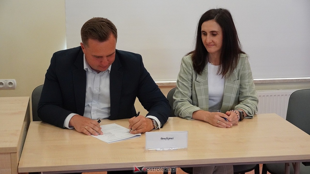 Podpisanie umów w ramach projektu Mazowsze pomaga [16.07.2026] - zdjęcie #11 - eOstroleka.pl