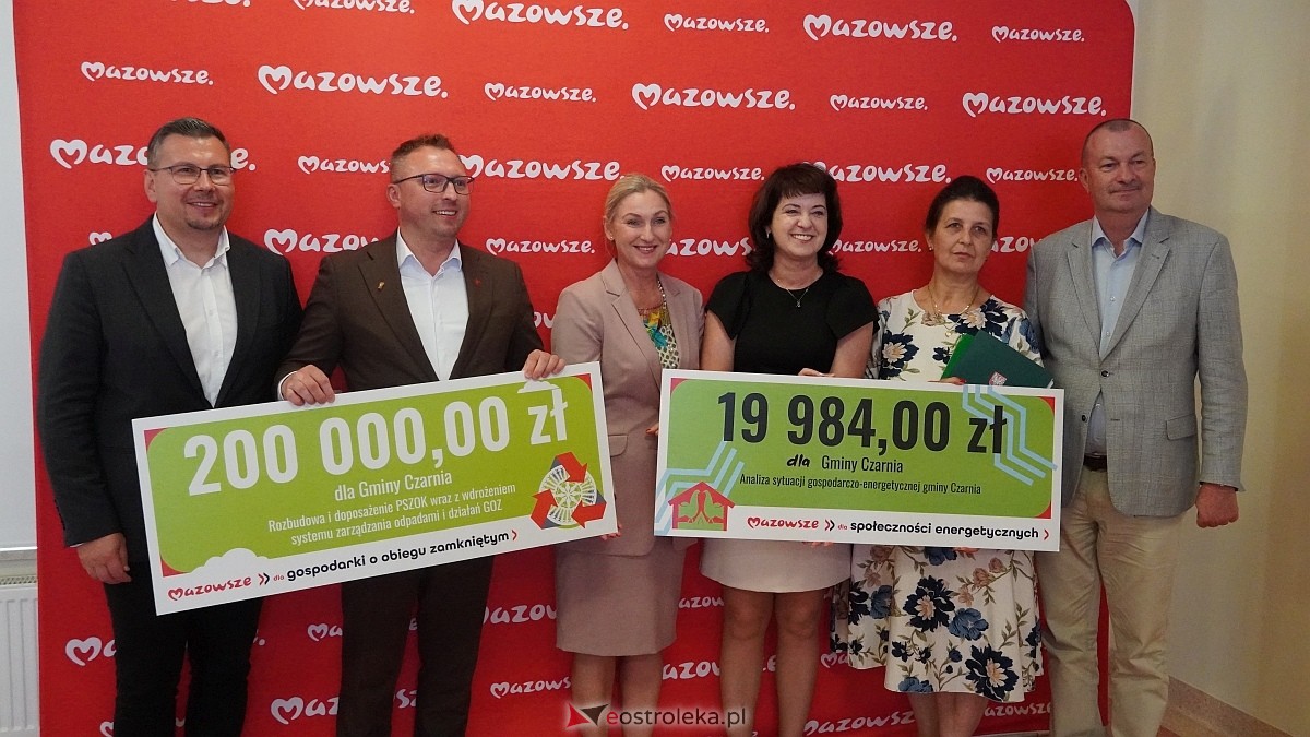 Podpisanie umów w ramach projektu Mazowsze pomaga [16.07.2026] - zdjęcie #7 - eOstroleka.pl