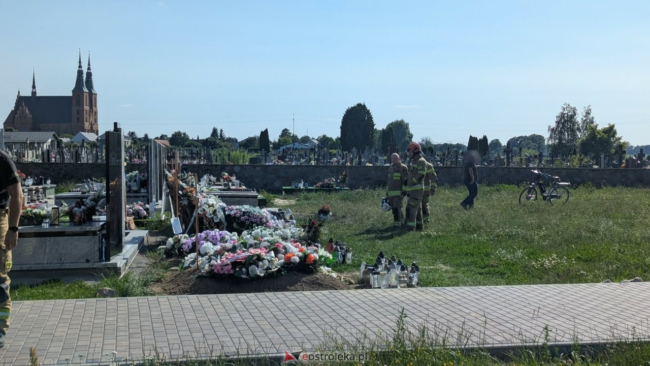 Pożar na cmentarzu w Rzekuniu [16.07.2026] - zdjęcie #5 - eOstroleka.pl