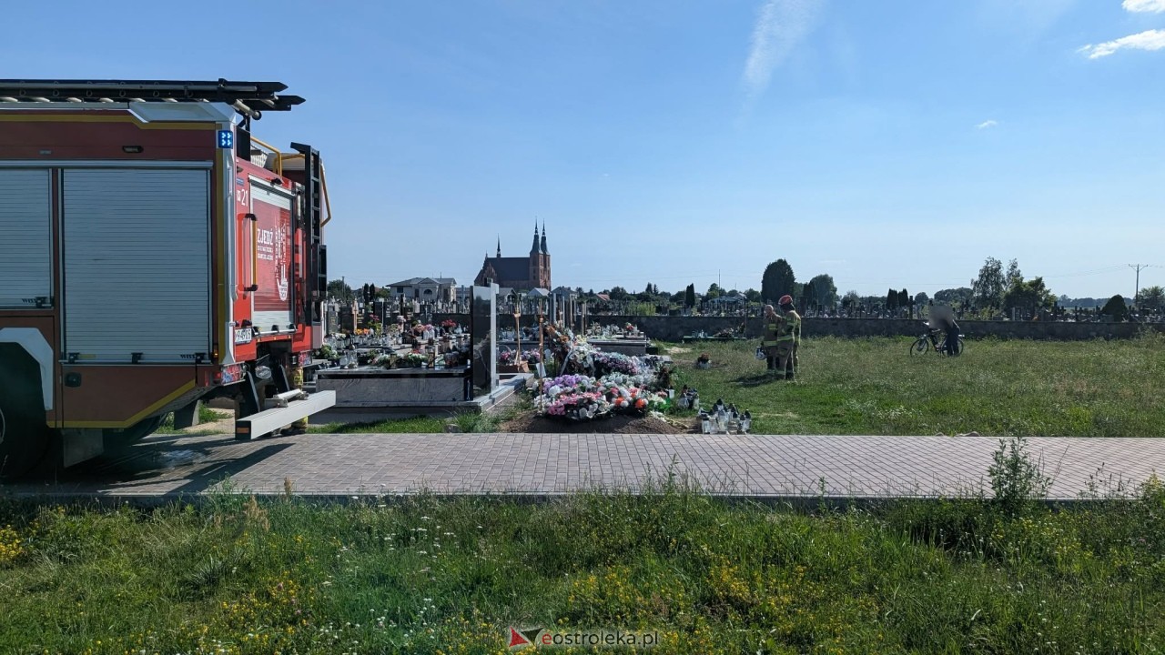 Pożar na cmentarzu w Rzekuniu [16.07.2026] - zdjęcie #4 - eOstroleka.pl