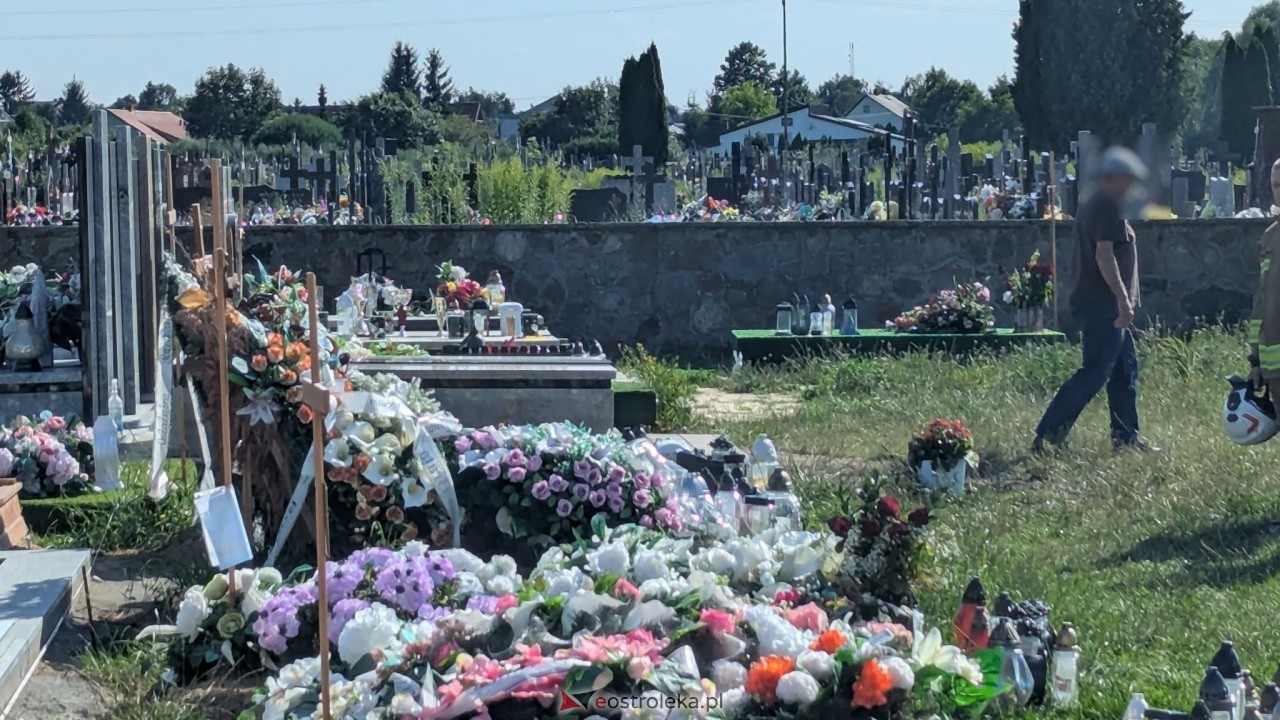Pożar na cmentarzu w Rzekuniu [16.07.2026] - zdjęcie #3 - eOstroleka.pl
