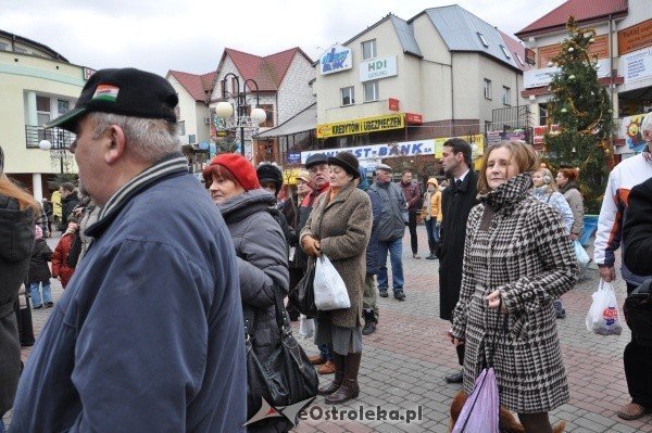 Wigilia Miejska: Prezydent i radni przełamali się opłatkiem z ostrołęczanami [17.XII.2011] - zdjęcie #10 - eOstroleka.pl