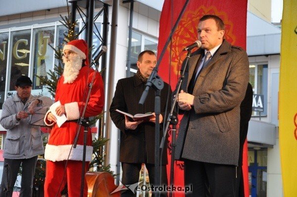 Wigilia Miejska: Prezydent i radni przełamali się opłatkiem z ostrołęczanami [17.XII.2011] - zdjęcie #29 - eOstroleka.pl